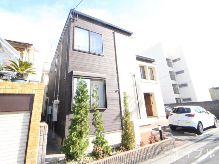 物件外観写真5　(エントランス部分)