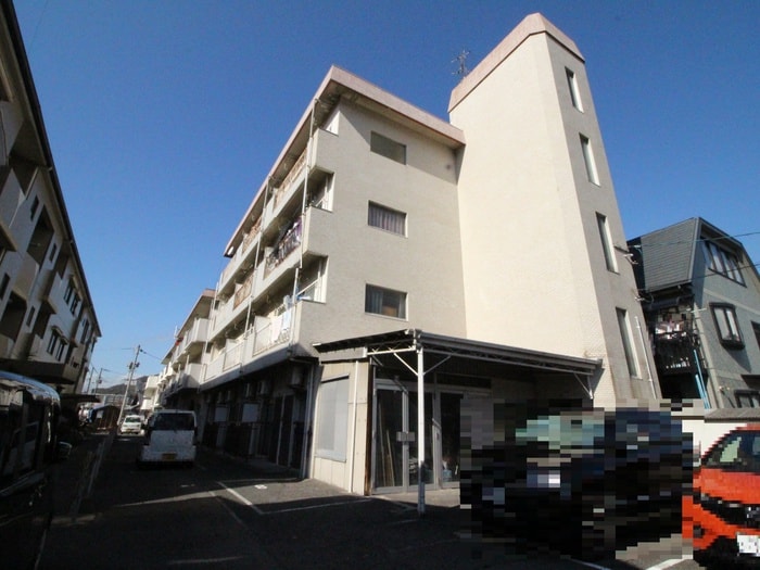 物件外観写真6　(エントランス部分)