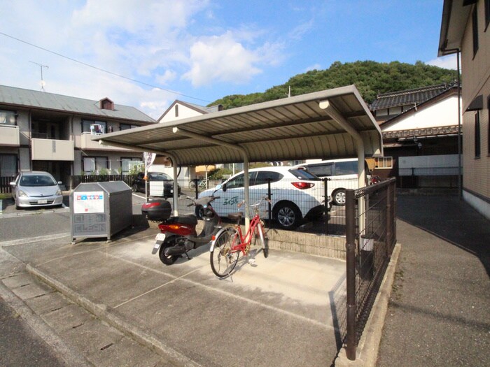 物件外観写真3　(駐輪場)