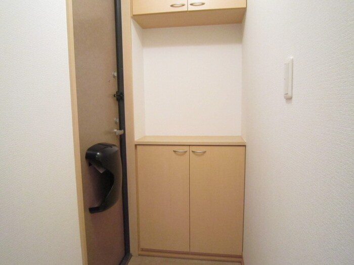 物件内観写真10　(玄関)