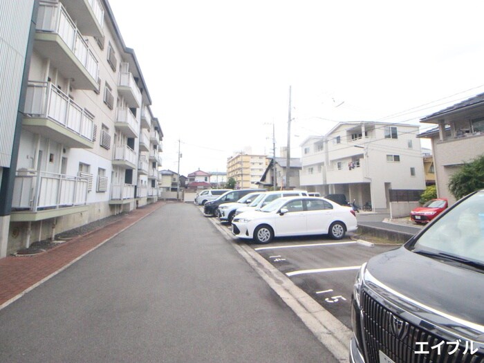 物件外観写真3　(駐車場)