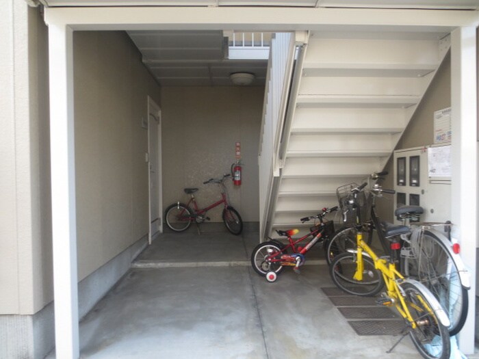 物件外観写真3　(エントランス部分)