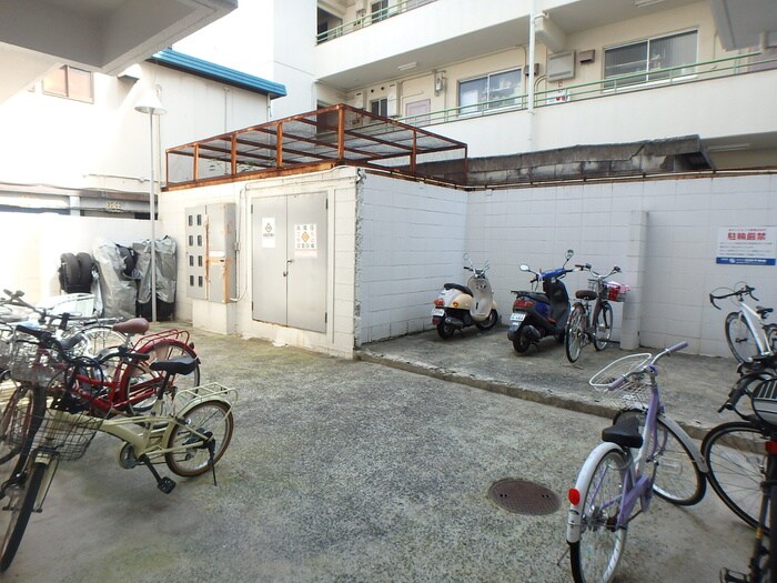 物件外観写真4　(駐輪場)