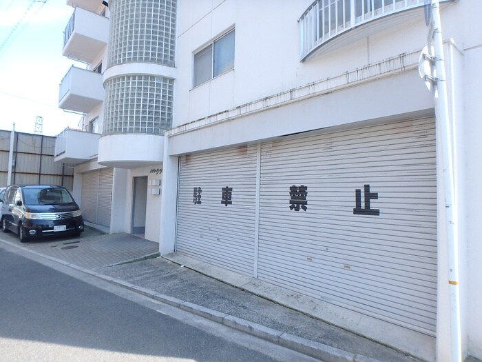 物件外観写真5　(駐車場)