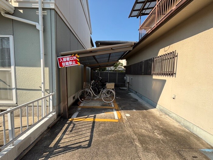 物件外観写真5　(駐輪場)