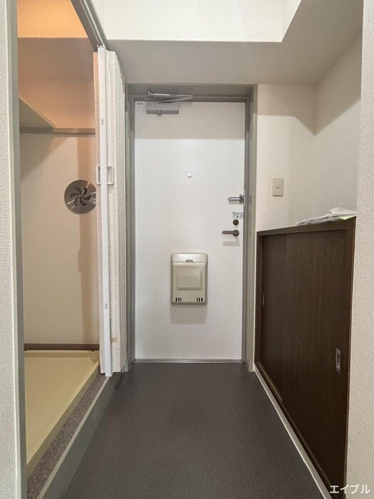物件内観写真12　(玄関)