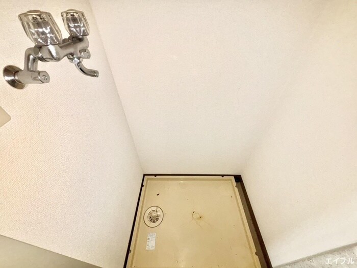 物件内観写真16　(洗濯機置場)