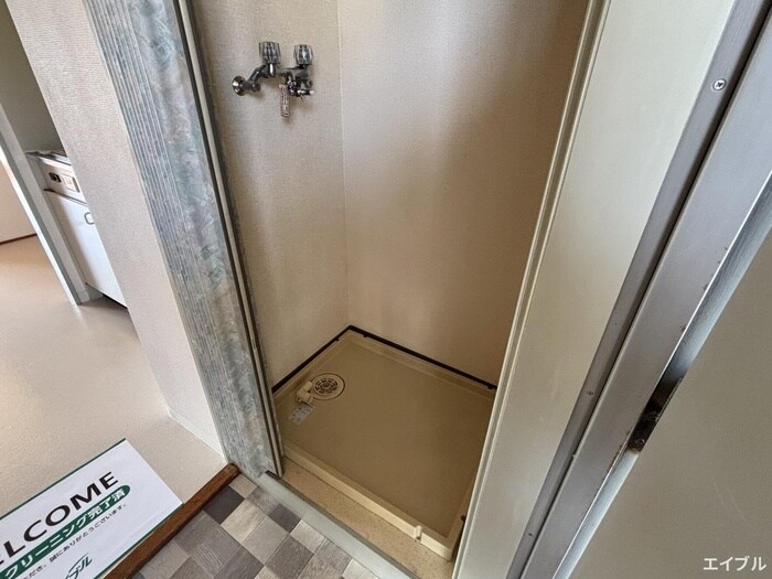 物件内観写真16　(洗濯機置場)