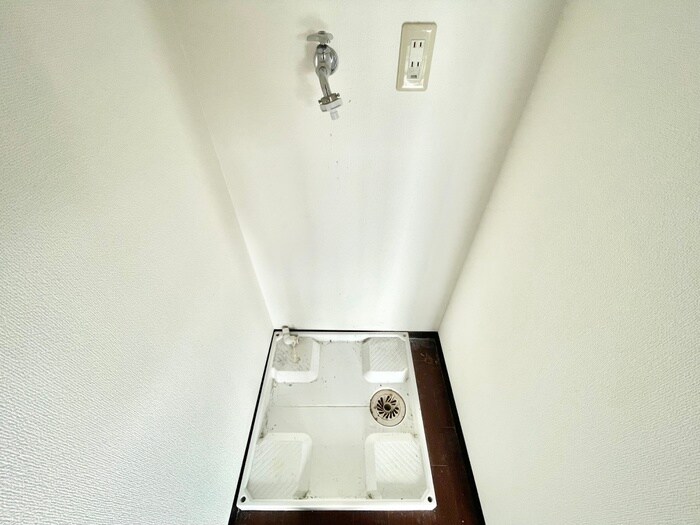 物件内観写真11　(洗濯機置場)