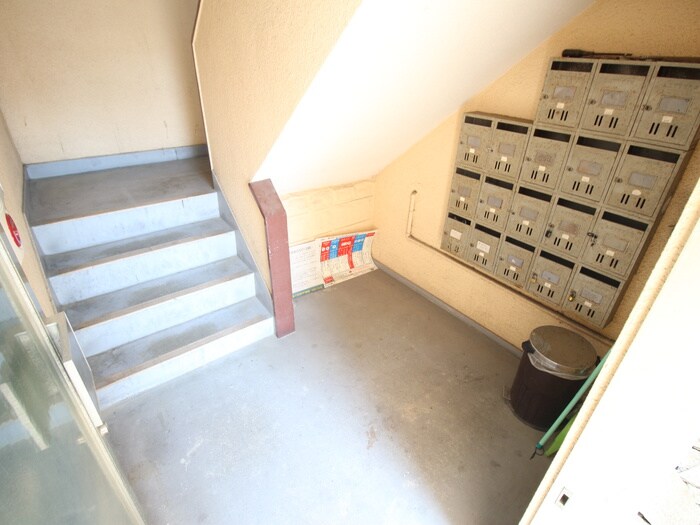 物件外観写真2　(エントランス部分)