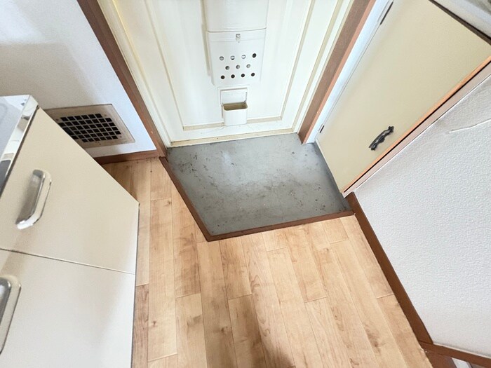 物件内観写真13　(玄関)