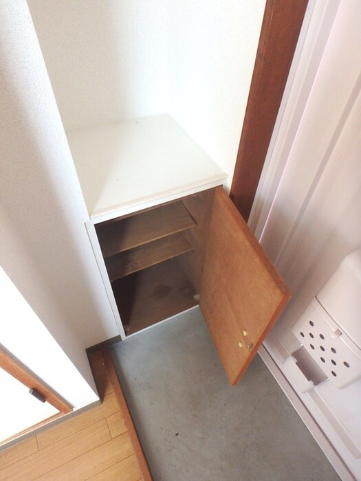 物件内観写真13　(玄関)