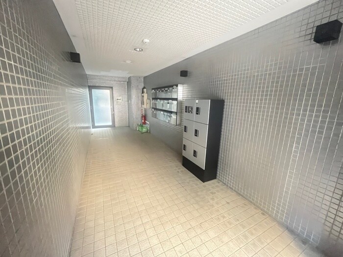 物件外観写真2　(エントランス部分)