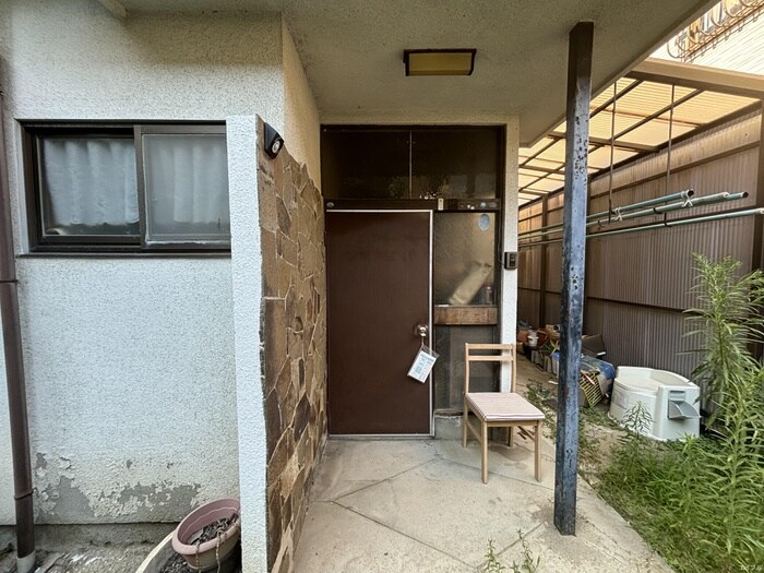 物件外観写真5　(エントランス部分)