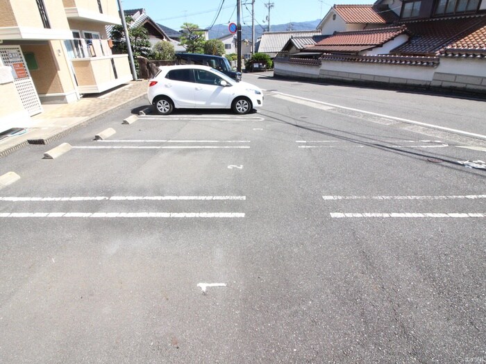 物件外観写真4　(駐車場)