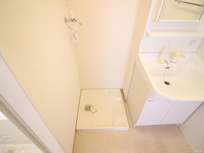 物件内観写真12　(洗濯機置場)