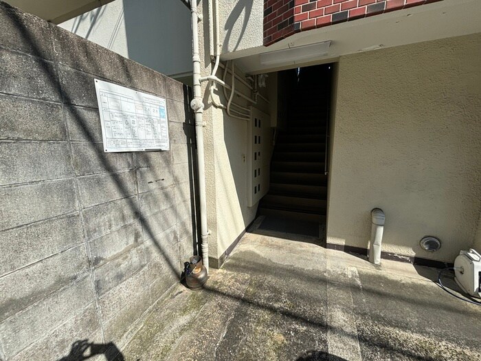 物件外観写真4　(エントランス部分)