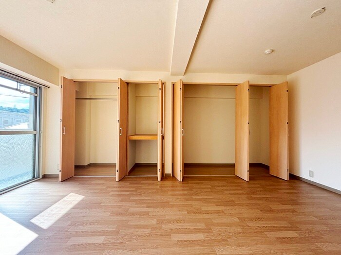 物件内観写真12　(収納)