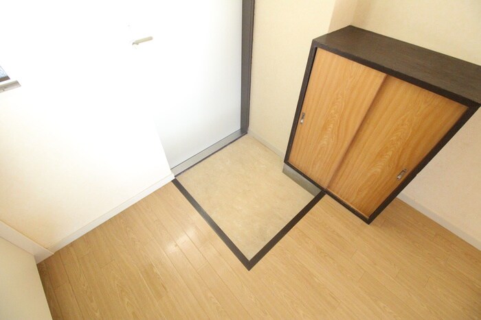 物件内観写真13　(玄関)