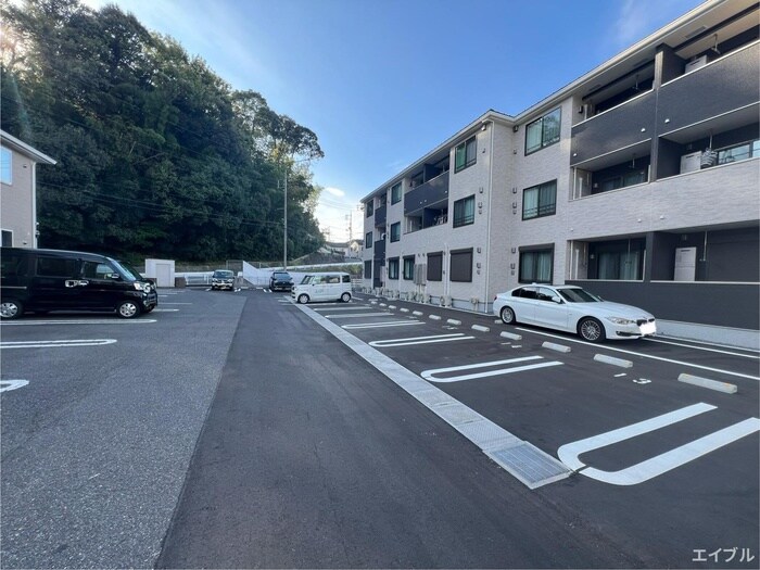 物件外観写真5　(駐車場)