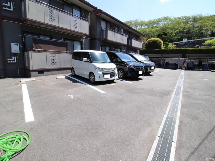 物件外観写真2　(駐車場)