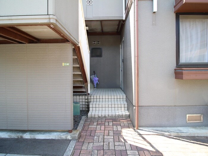 物件外観写真4　(エントランス部分)
