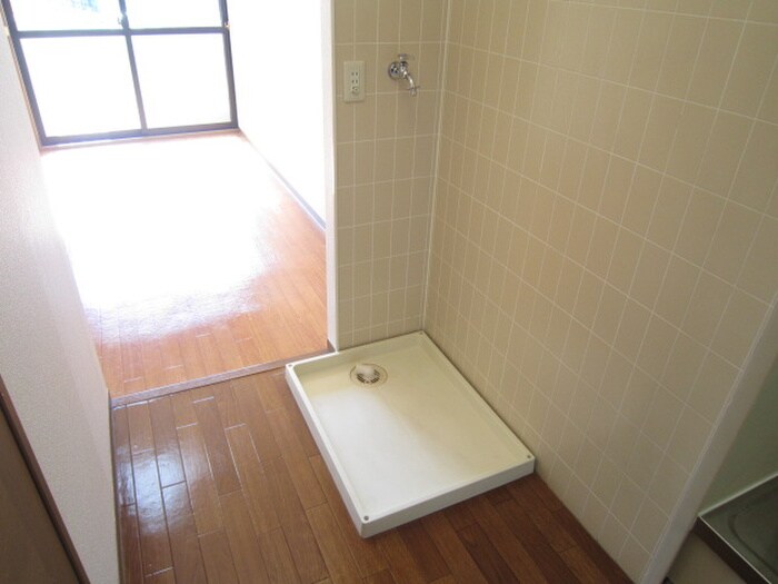 物件内観写真12　(洗濯機置場)