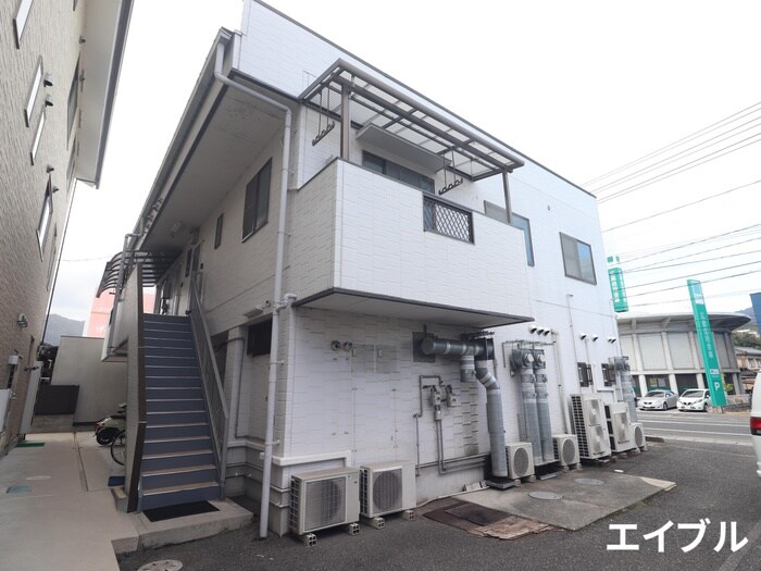 物件外観写真6　(エントランス部分)