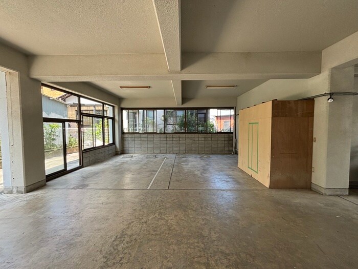 物件外観写真2　(駐車場)