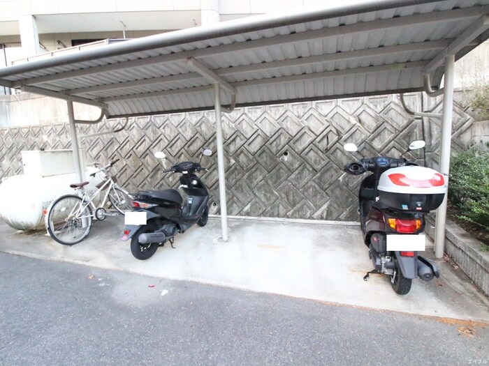 物件外観写真3　(駐輪場)