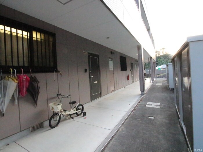 物件外観写真6　(エントランス部分)