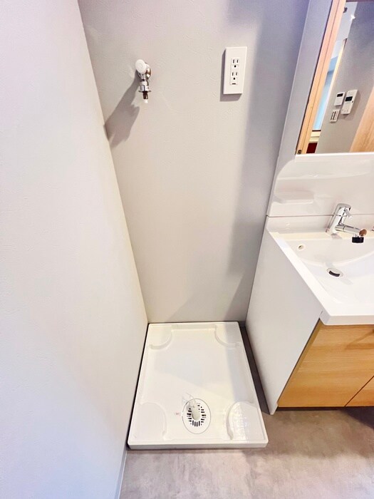 物件内観写真16　(洗濯機置場)