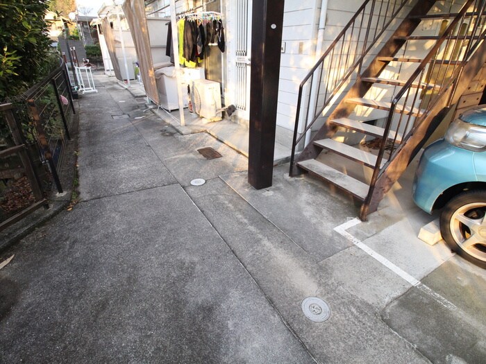 物件外観写真6　(エントランス部分)