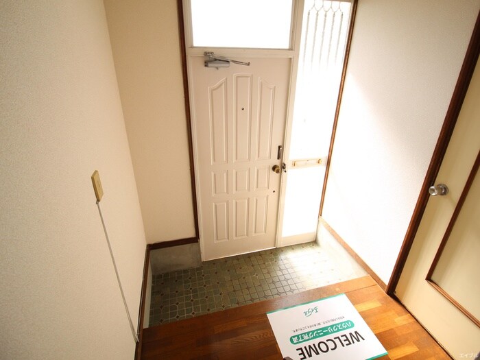 物件内観写真16　(玄関)