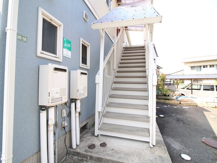 物件外観写真4　(エントランス部分)