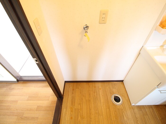 物件内観写真16　(洗濯機置場)