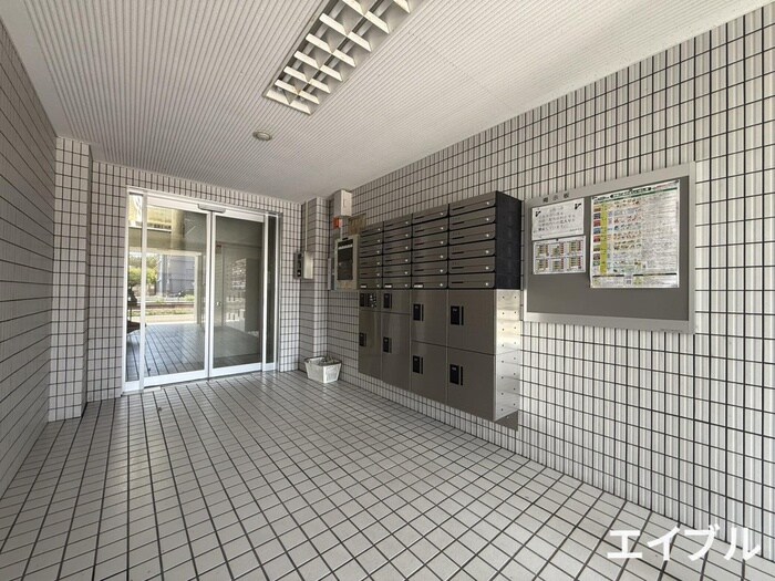 物件外観写真4　(エントランス部分)