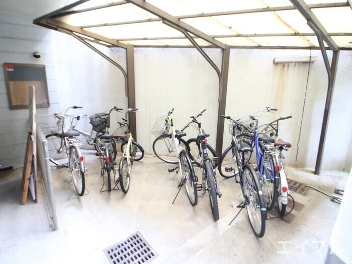 物件外観写真5　(駐輪場)