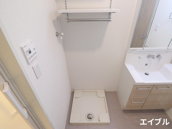 物件内観写真8　(洗濯機置場)