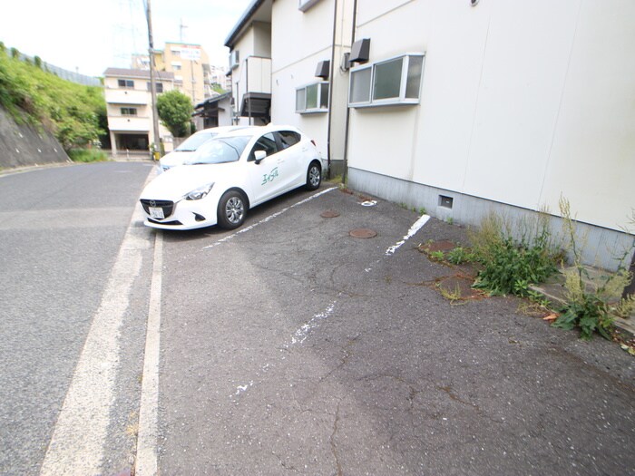 物件外観写真4　(駐車場)