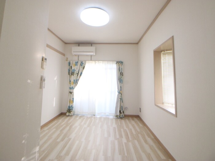 物件内観写真16　(室内からの展望)