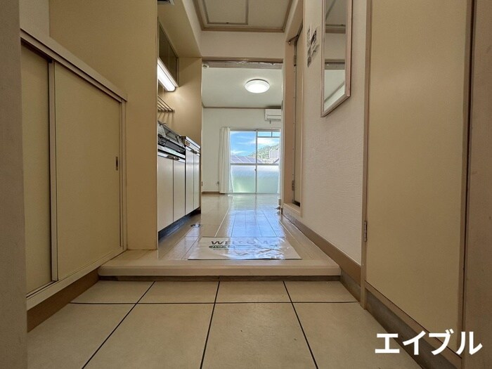 物件内観写真16　(玄関)