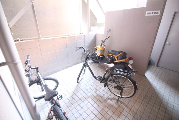 物件外観写真6　(駐輪場)