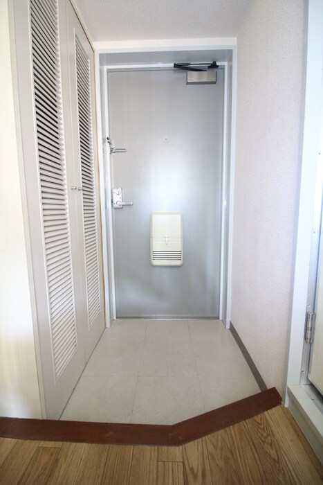 物件内観写真10　(玄関)