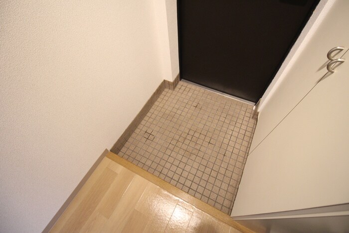 物件内観写真13　(玄関)