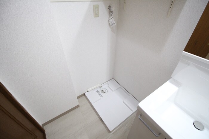 物件内観写真16　(洗濯機置場)