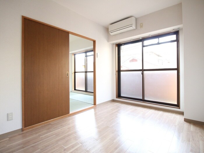 物件内観写真16　(室内からの展望)