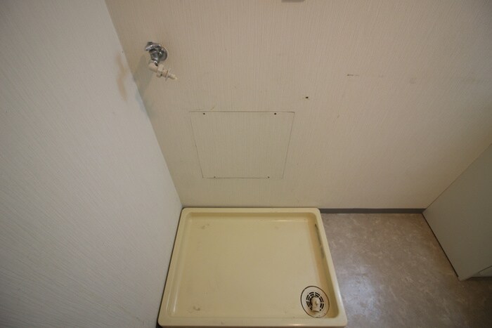 物件内観写真11　(洗濯機置場)