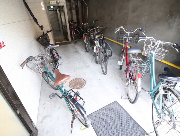 物件外観写真3　(駐輪場)
