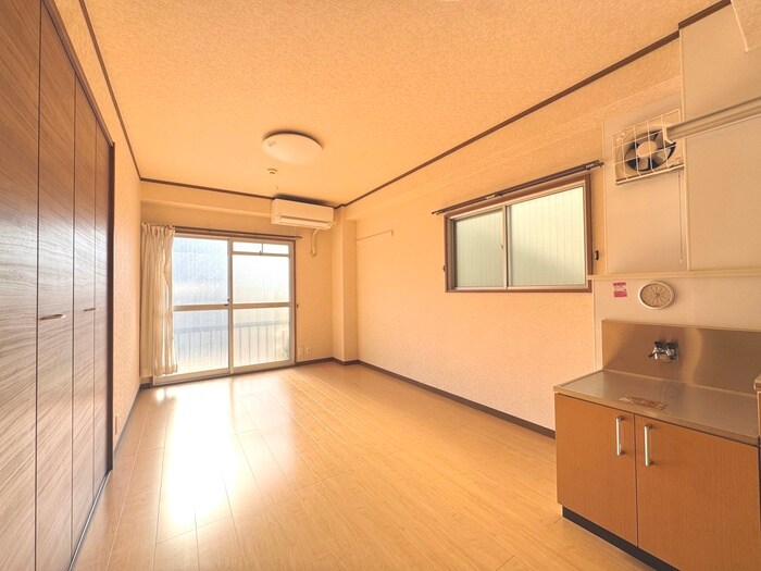 片山ビルの居室